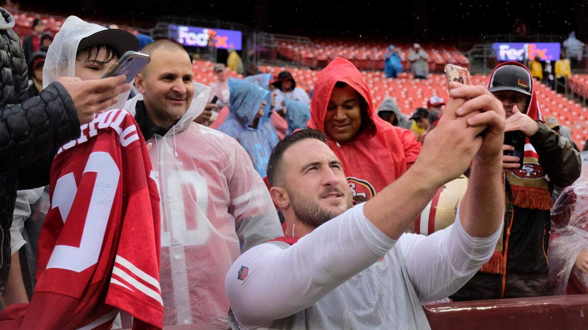San Francisco 49ers offensive tackle Joe Staley poses for a photograph with fans before an NFL football game against the Washington Redskins, Sunday, Oct. 20, 2019, in Landover, Md. (AP Photo/Mark Tenally)
