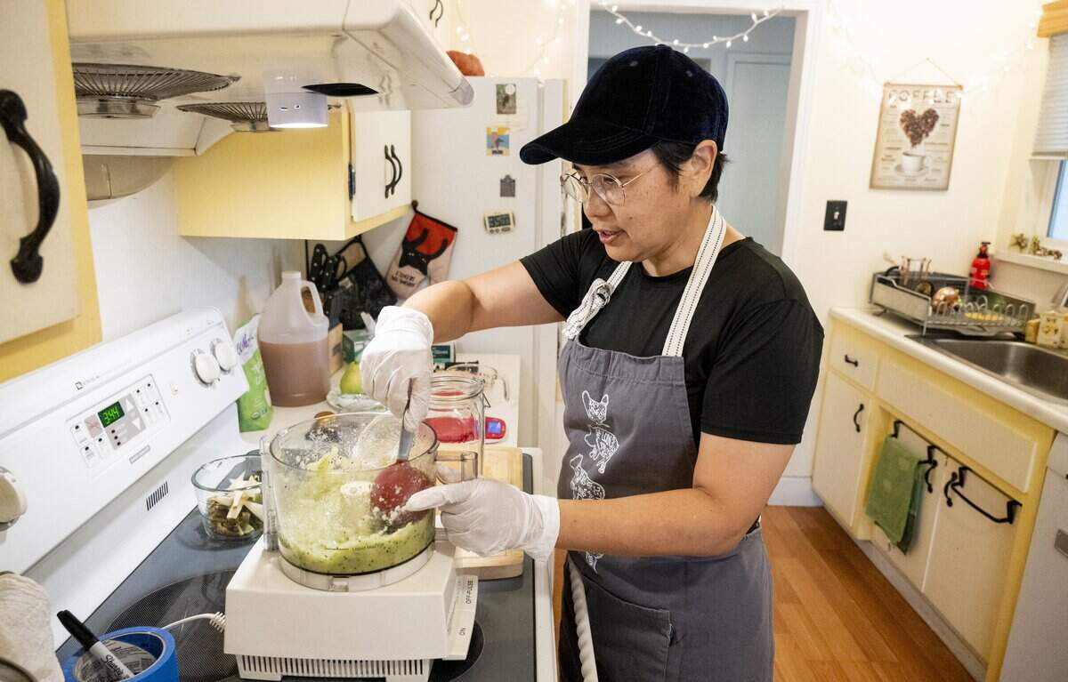 Tina Yang, co-owner of Jumi Shrub, blends kiwis and pears together in her home in Davis on June 22.