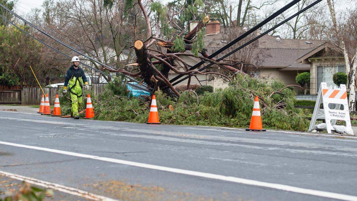 Several Sacramento schools still lack power, plan to remain closed because of storms