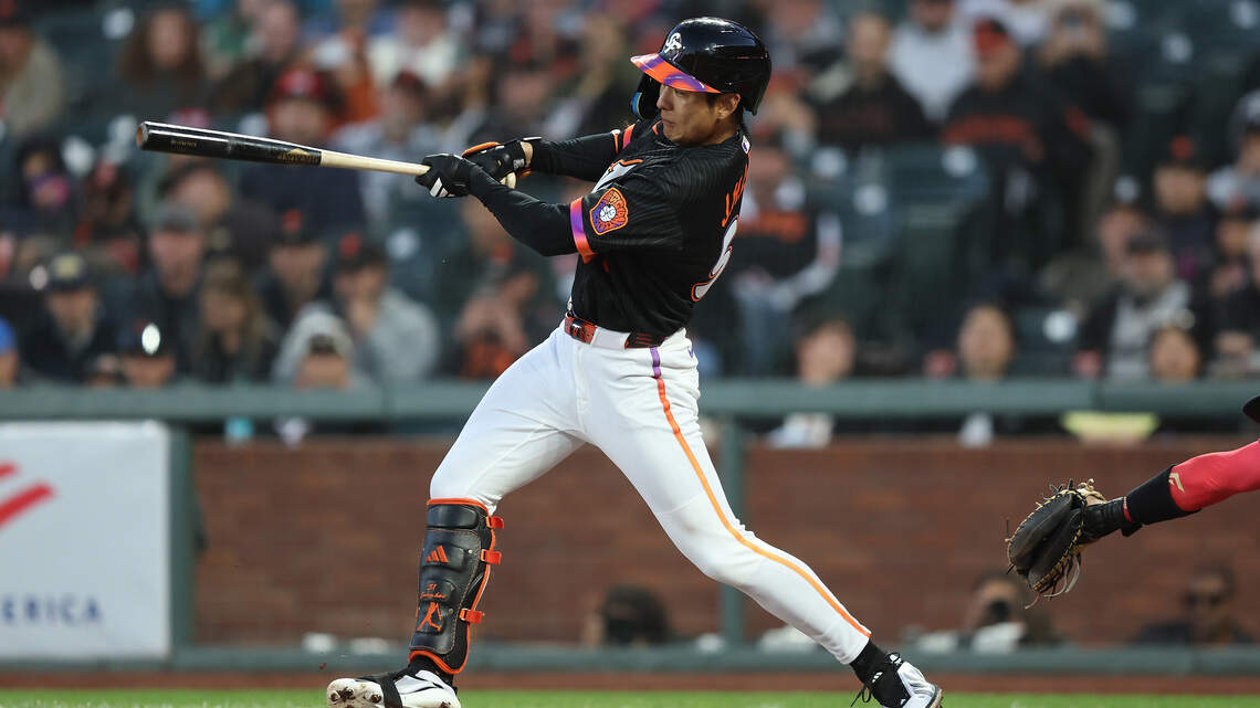 Giants’ Jung-Hoo Lee is hitting .500 during 18-game hit streak. How rare is that?