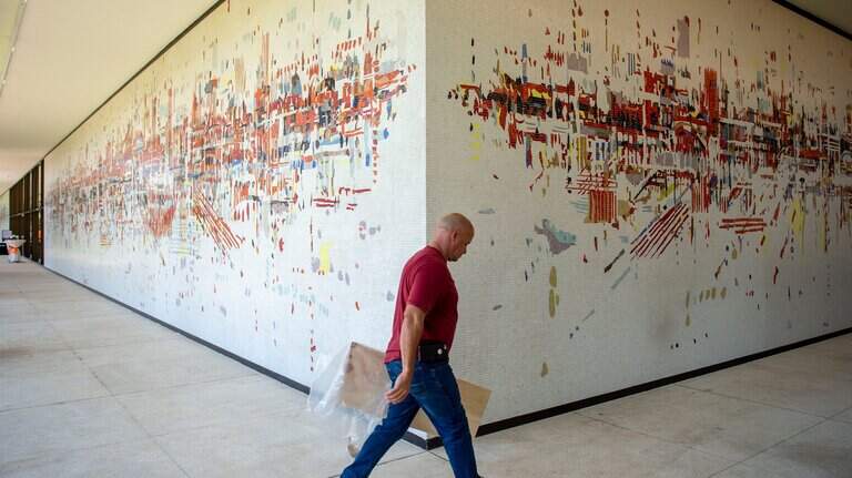 Famous artist created iconic mural just off Sacramento freeway. You’ll want to take a detour