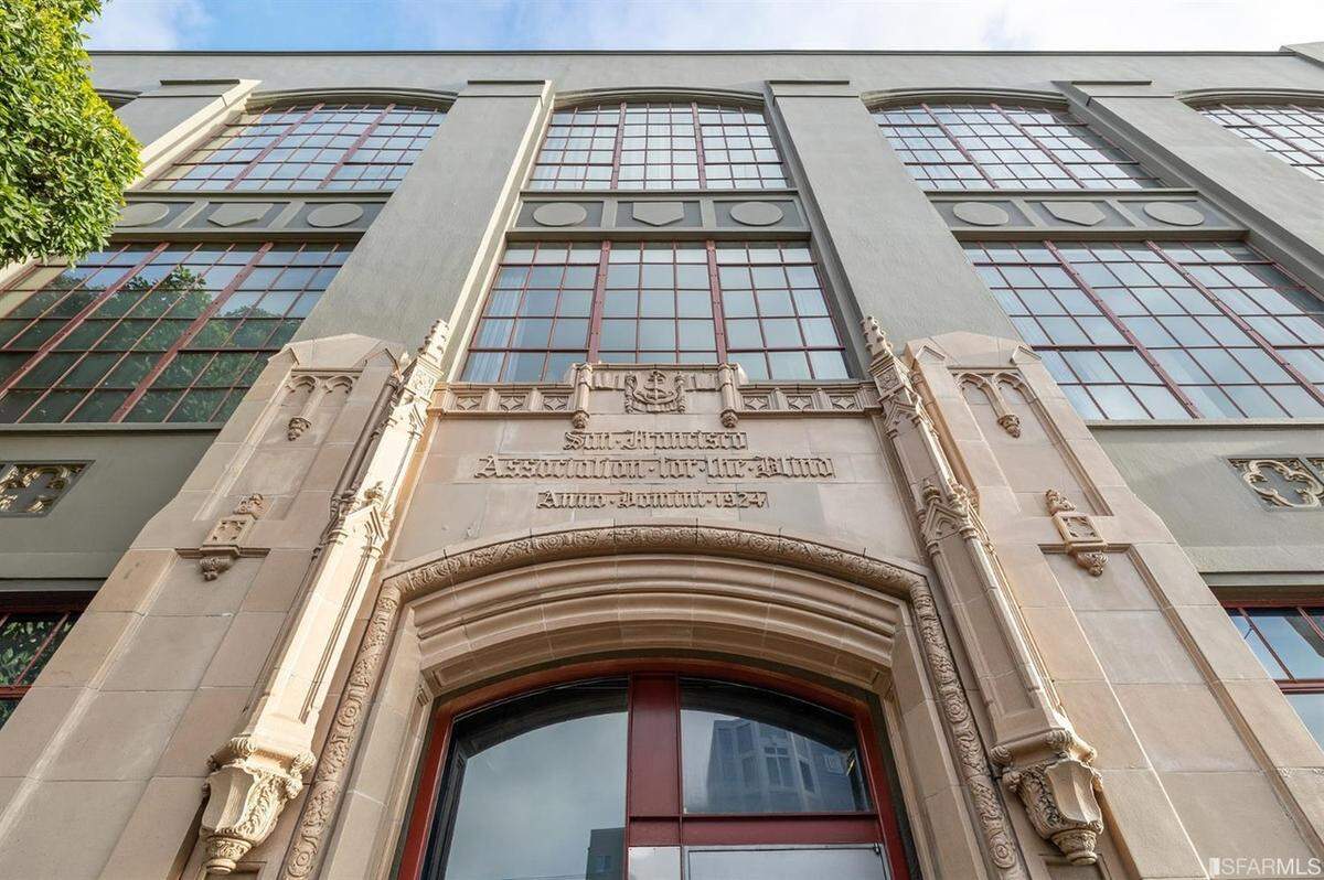 The Blindcraft Building offers a mega loft for sale for $3.2 million in San Francisco.
