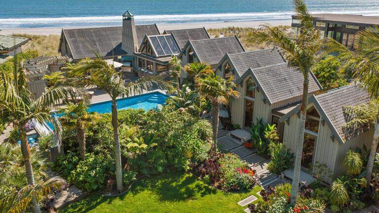 Rare NorCal beach home of Amy’s Kitchen co-founders offers Tahiti, Bali vibes