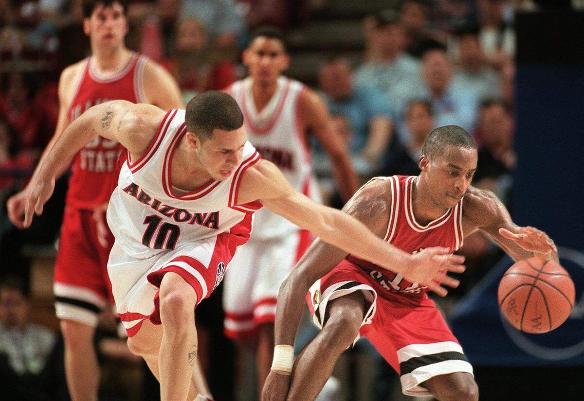 Arizona’s Mike Bibby (10) pressures Illinois State’s Kyle Cartmill in an NCAA West Regional game at Arco Arena in 1998. The Wildcats beat the Redbirds, 82-49.