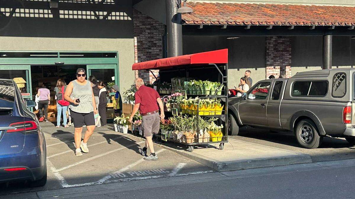 Some shoppers wait in line as others leave the Trader Joe’s location in Town & Country Village in Arden Arcade, a few minutes after mini tote bags went on sale at 8 a.m. Thursday.