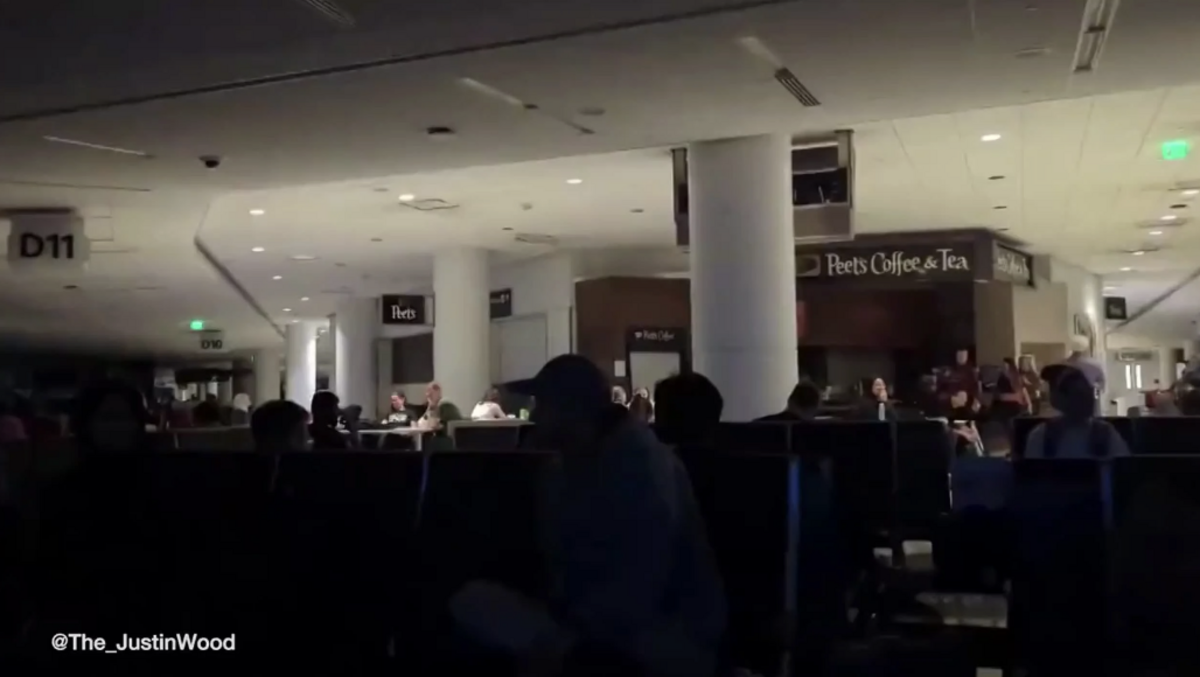 SFO goes dark for a short time.