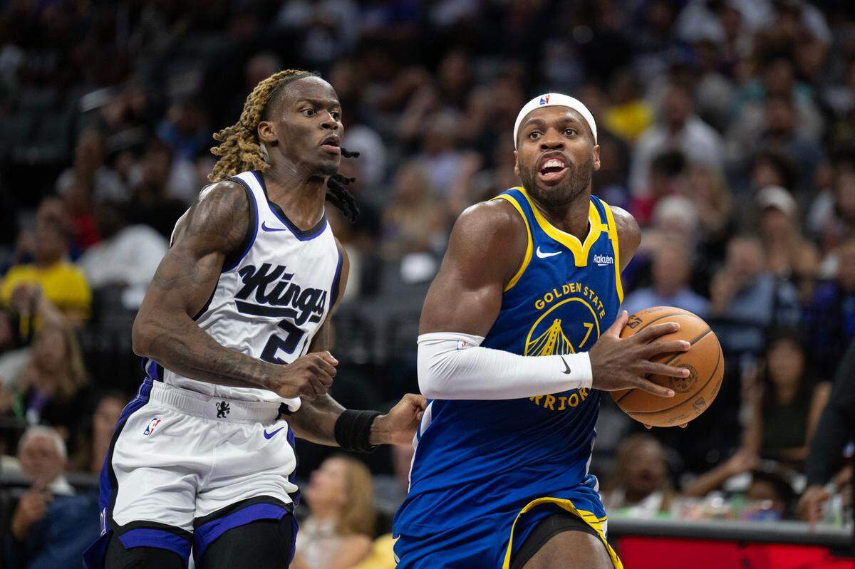Golden State Warriors guard Buddy Hield (7) drives to the basket as Sacramento Kings guard Keon Ellis (23) pursues in the first half on Wednesday.