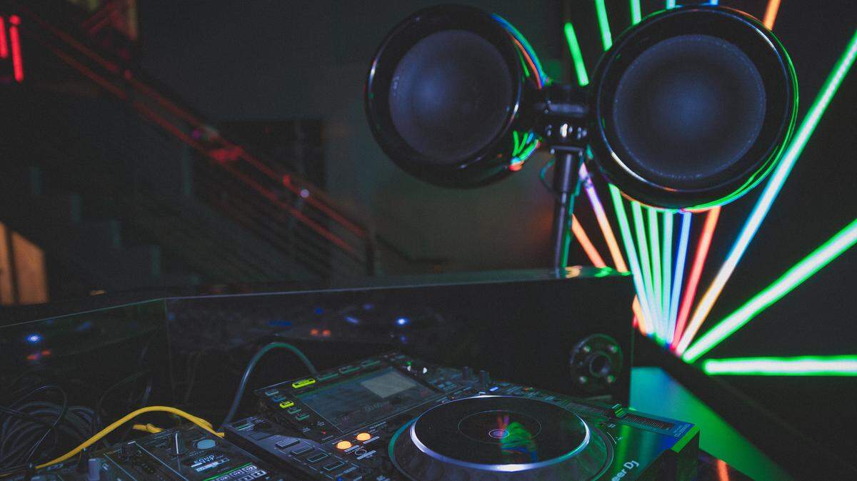 Sacramento club London features two DJ booths.
