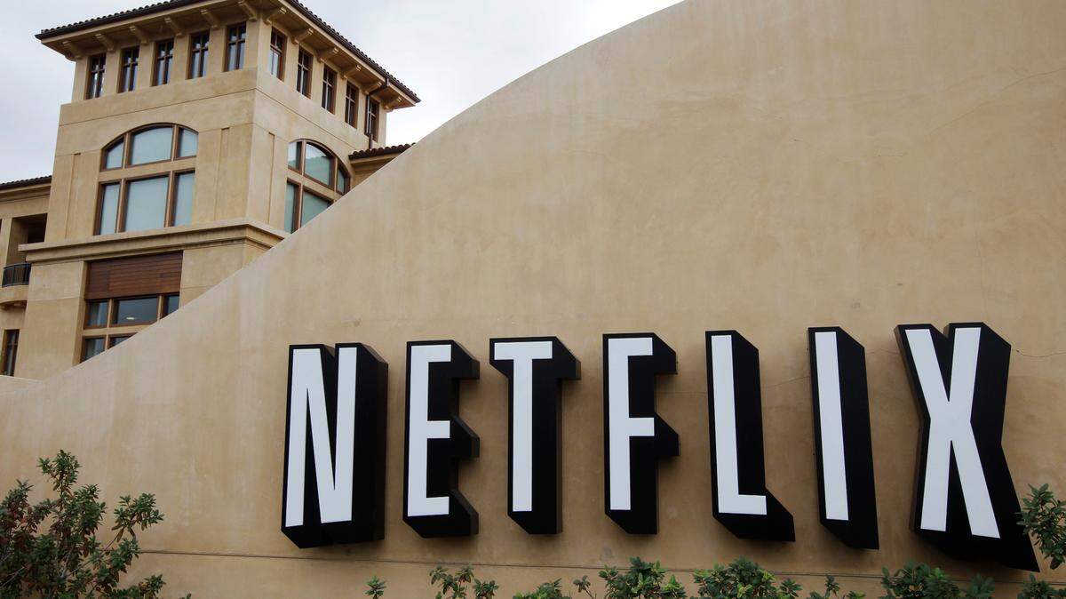 An official-looking email warning people to update payment details to restore their Netflix account is an online scam aimed at harvesting personal information, police say.