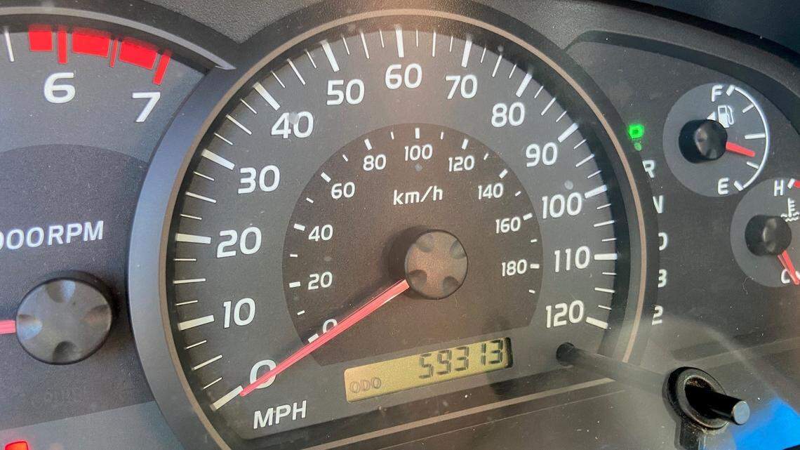 2 arrested, 8 cars seized in alleged odometer tampering ring, Roseville police say