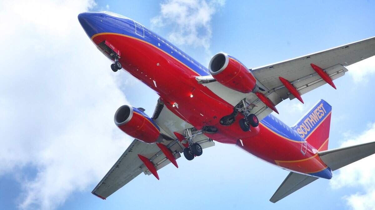 For the second day, computer system glitches have reportedly forced Southwest Airlines to ground its flights throughout the country.