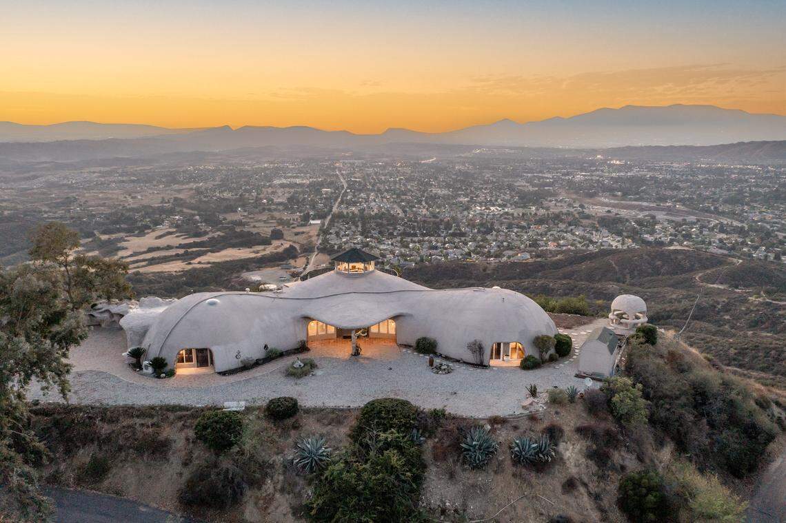 Vista Dhome in Yucaipa, California, for sale for $3 million, consists of three interconnected domes—one 50-foot diameter dome flanked by two 40-foot domes.