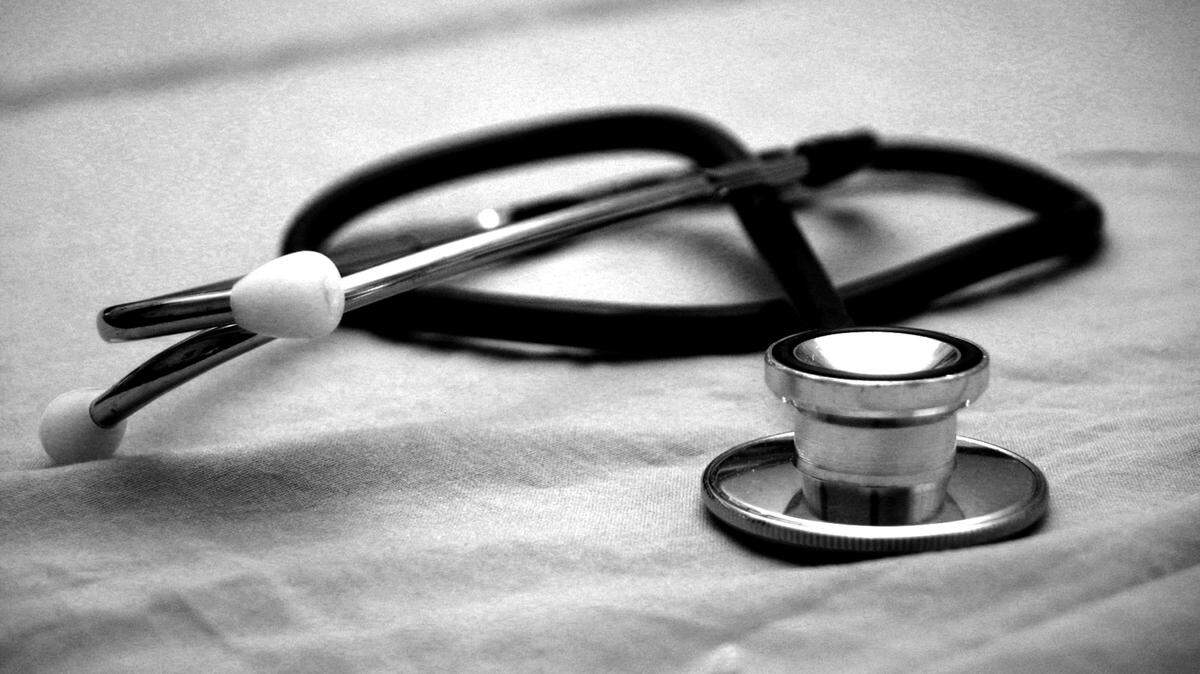 The Florida Department of Health has issued an emergency license restriction for a plastic surgeon accused of failing to call 911 right away when his wife had a seizure during an operation.