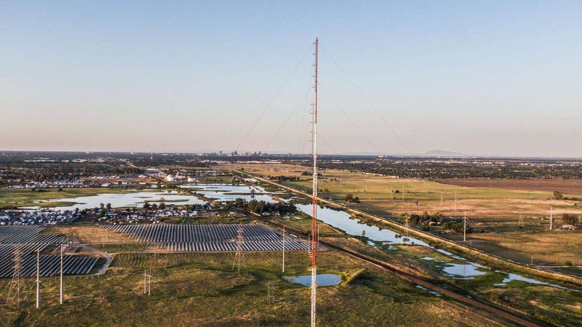 The Capital Public Radio transmission tower stands in Elverta in 2024. CapRadio and KVIE public television have settled a legal dispute over who owns the tower. 