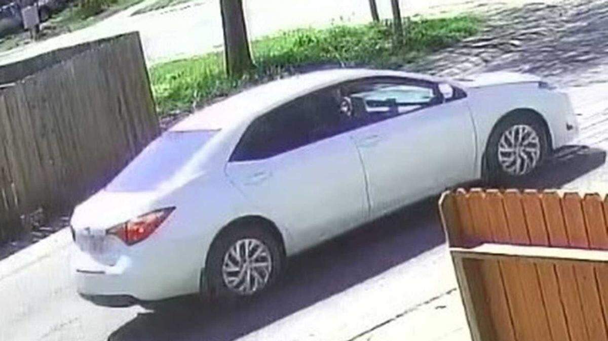 U.S. Postal Inspection Service agents are searching for a vehicle wanted in connection with the March 27, 2023, robbery of a postal carrier. The robber took the carrier’s cellphone and keys along Oberon Avenue in North Highlands.