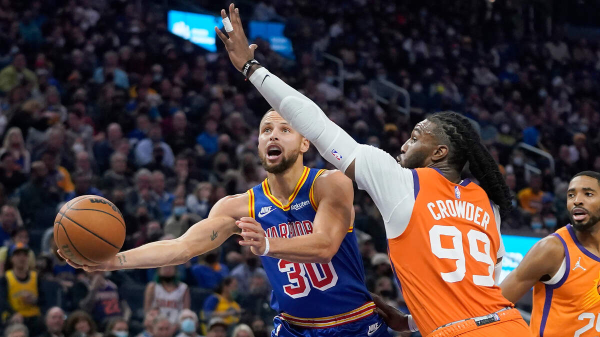 Golden State Warriors guard Stephen Curry (30) shoots against Phoenix Suns forward Jae Crowder (99) during the first half of an NBA basketball game in San Francisco, Friday, Dec. 3, 2021. (AP Photo/Jeff Chiu)