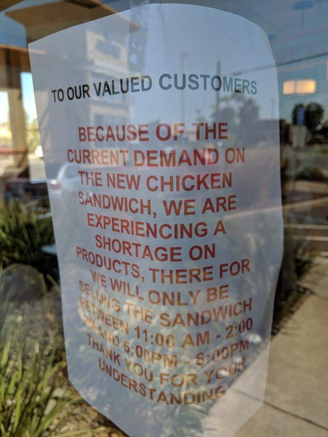 A note posted on the window of the Valley Hi-North Laguna Popeyes store