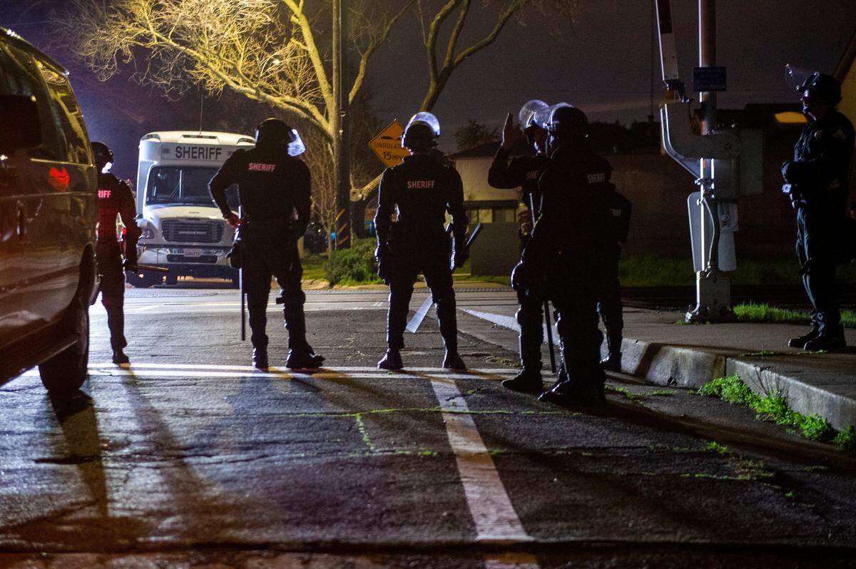 Buses and vans arrive to transport protesters arrested in the Stephon Clark march in East Sacramento on Monday. The arrested protesters were taken to Cal Expo and released.