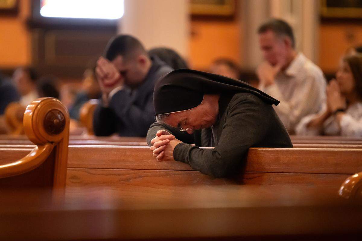 Sistern Lisa Marie Doty of the Canossian Sisters prays as Father Michael O'Reilly gives the noontime mass at the Cathedral of the Blessed Sacrament in Sacramento after the passing of Pope Francis on Monday, April 21, 2025.
