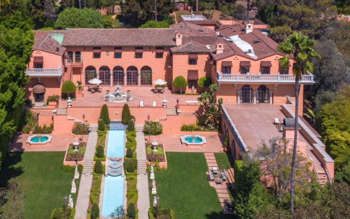 An $47 million offer has been accepted on the Hearst Estate in Beverly Hills.