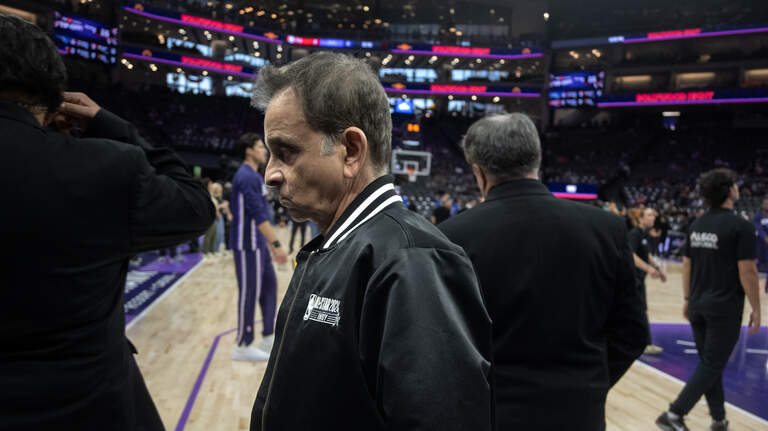 Photos: 76ers put Kings away in second half