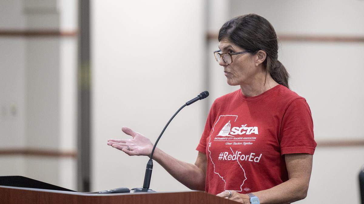 Nikki Milevsky, president of the Sacramento City Teachers Association speaks at the Sacramento City Unified School District board meeting on Thursday, Aug. 7, 2025. Milevsky advocated for administrative staffing cuts in the face of the district’s budget crisis on Nov. 20, 2025.