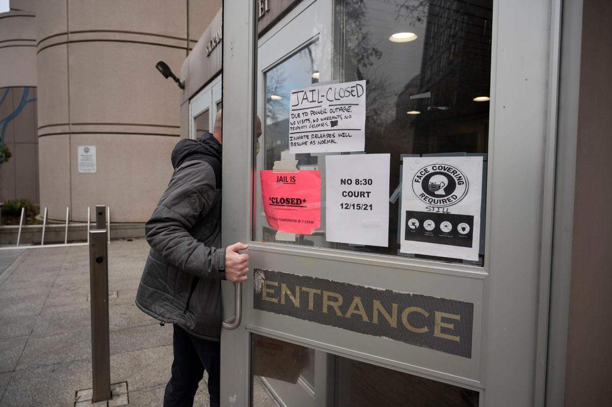 A sign on the front door Sacramento Mail Jail says the jail is closed as a downtown power outage continued for a second day Wednesday following a fire Tuesday that damaged a SMUD substation.
