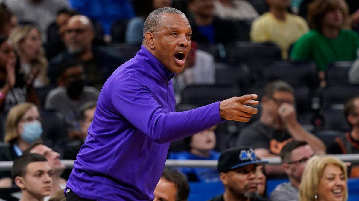 Sacramento Kings head coach Alvin Gentry directs his players during the second half of an NBA basketball game against the Orlando Magic, Saturday, March 26, 2022, in Orlando, Fla. (AP Photo/John Raoux)
