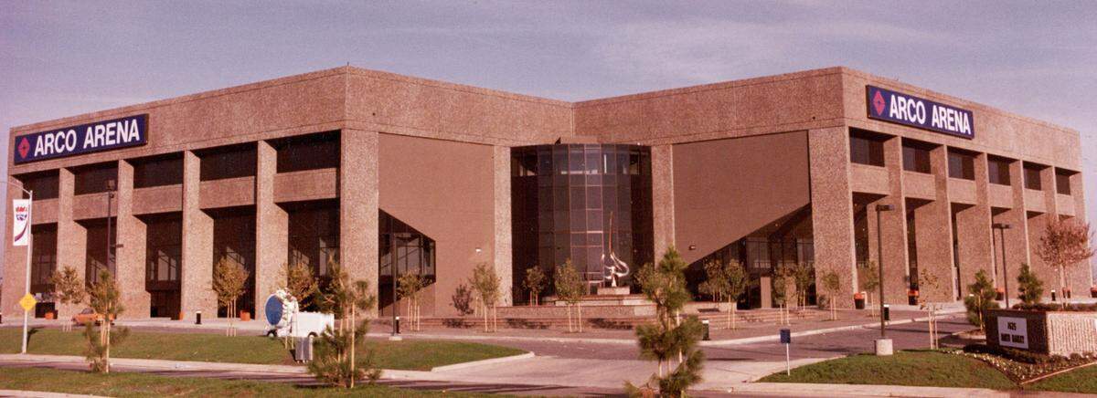 The first Arco Arena, a 10,333-seat facility, with its 1980s signage. 