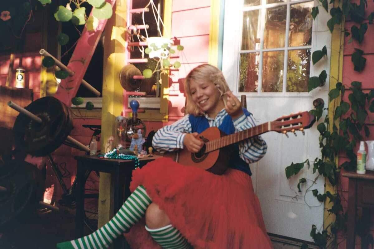Vermont indie folk artist Lily Seabird brings her lyrically charged new album Trash Mountain to Stardust Station in Nevada City for a solo set on Saturday, July 5, joined by Th’ Losin’ Streaks and debut act Beach Noise.