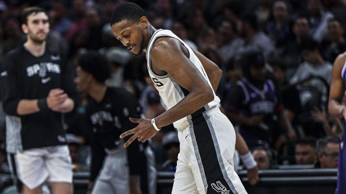 San Antonio Spurs guard De'Aaron Fox (4) celebrates a basket against the Sacramento Kings at Golden 1 Center on Tuesday, March 17, 2026.