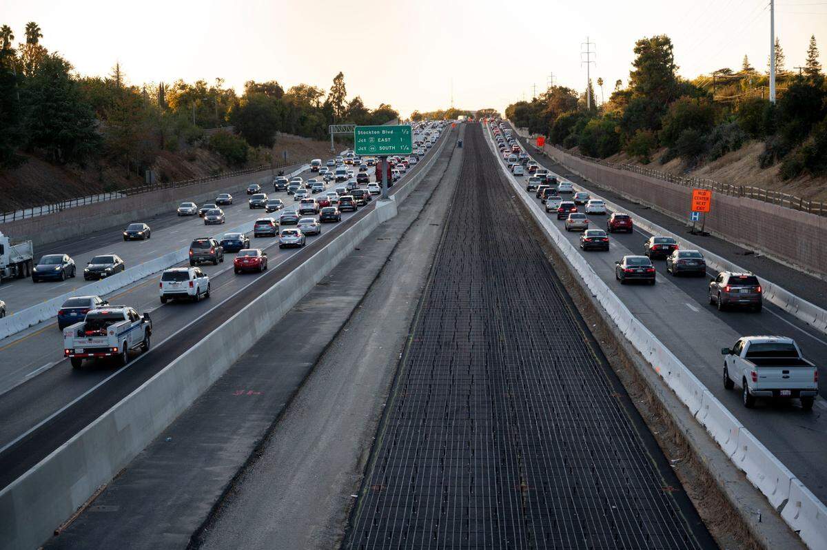Traffic on US 50 slows during ongoing construction Thursday, Oct. 26, 2023, near the Stockton Boulevard exit.