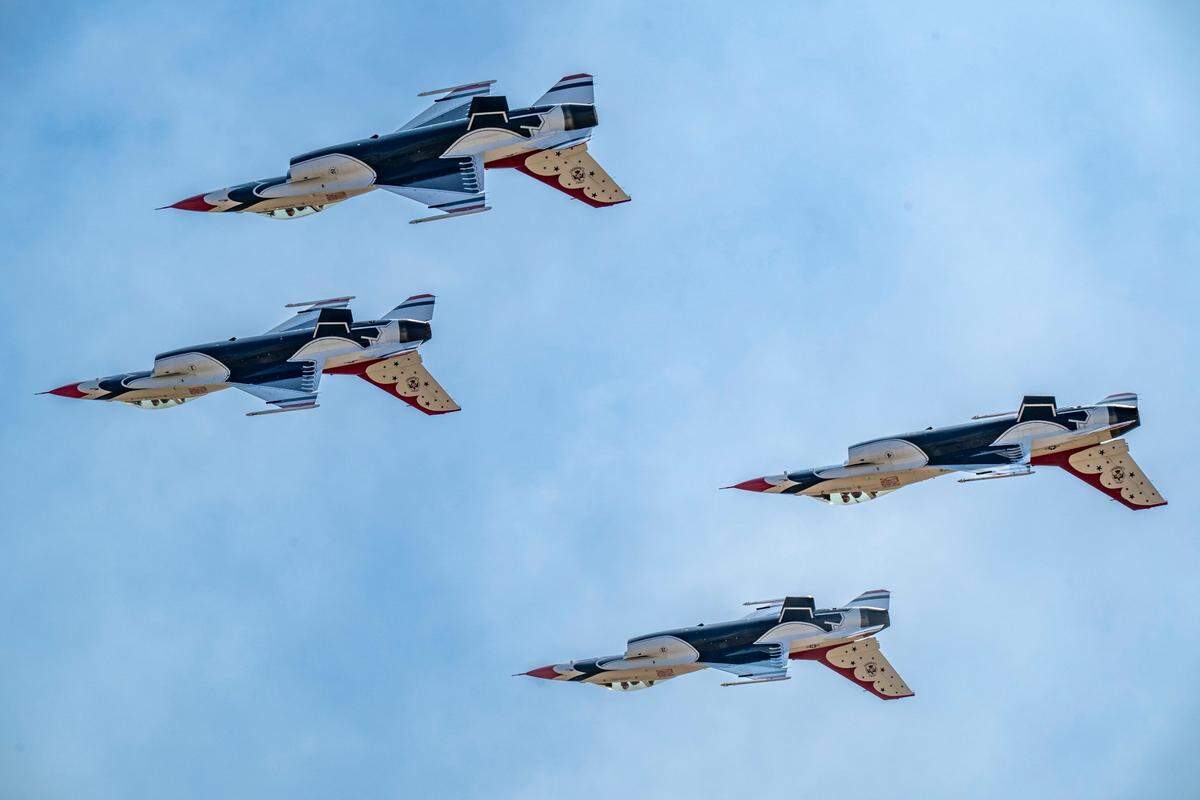 The U.S. Air Force Thunderbirds fly upside down during the Air & Space Expo at Beale Air Force Base on Saturday, June 7, 2025.