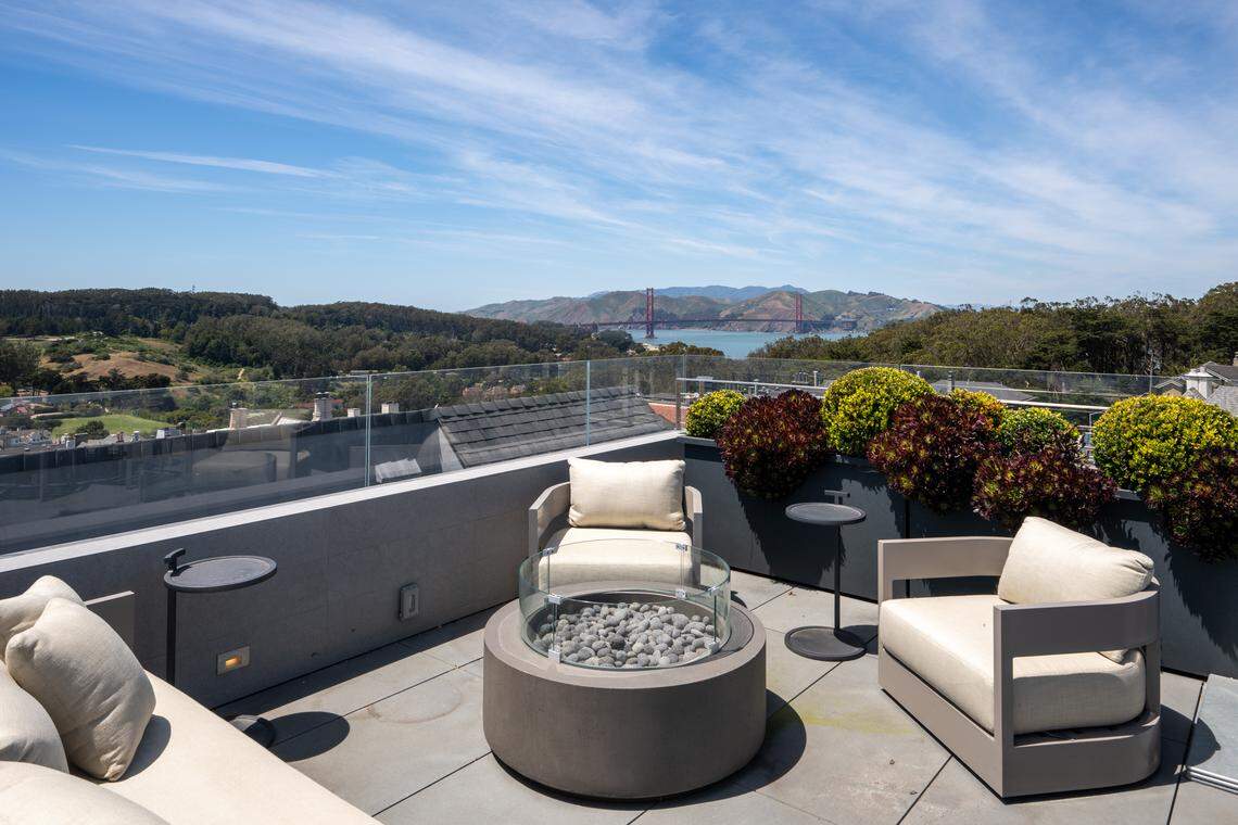 The rooftop’s outdoor space reveals postcard views of the Golden Gate Bridge, the Presidio and the city’s rolling hills.