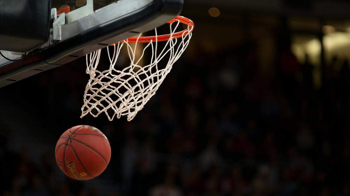 A University of New Mexico men’s basketball player has filed a lawsuit against the college and his coach over alleged harassment and violence.