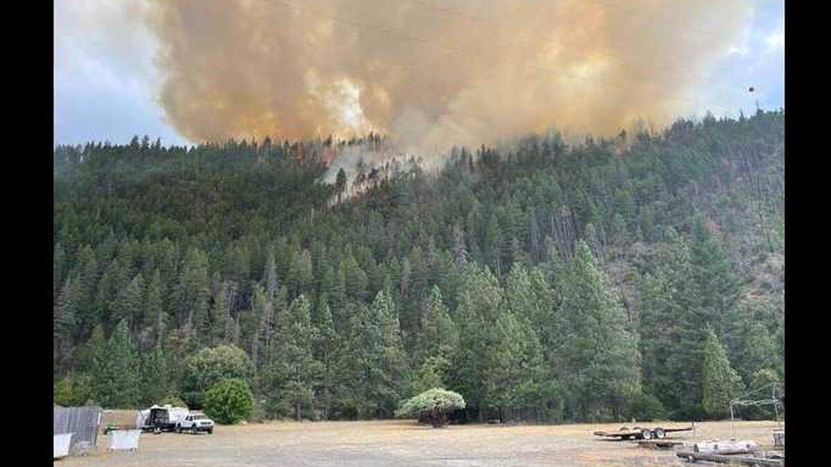 The Head Fire was sparked by lightning strikes in the Klamath National Forest late Tuesday, growing to 4,000 acres by Wednesday.