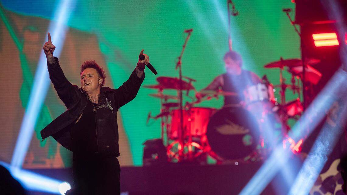Papa Roach rocks Golden 1 Center with roaring hometown return show