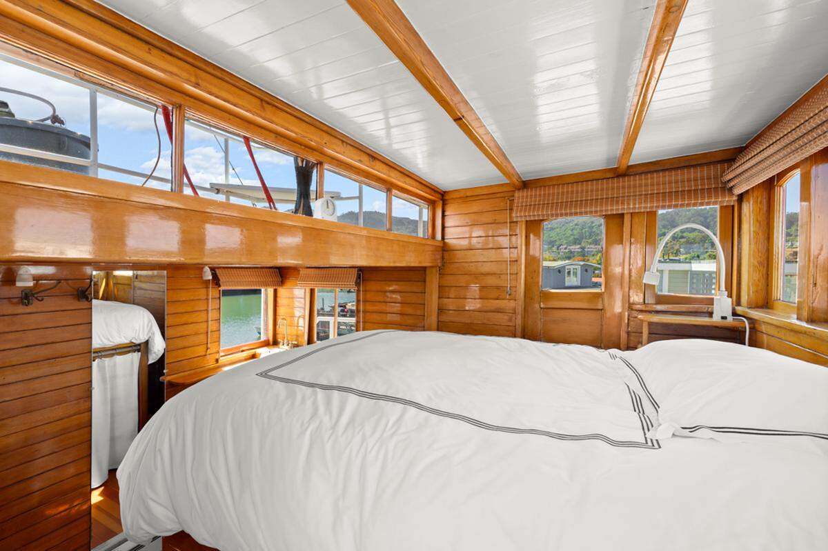 The sizable, single bedroom on the vessel.