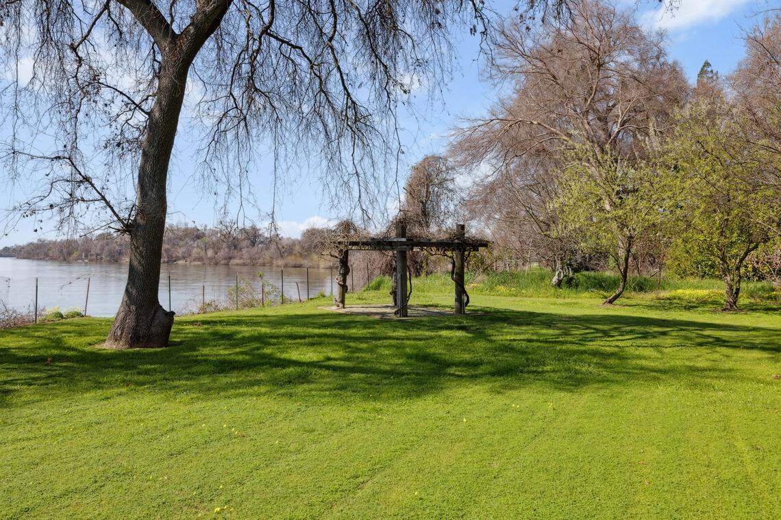 A picturesque pergola near the river offers the perfect spot to watch spectacular sunsets. Hollywood history took place steps away when John Ford filmed a 1935 Will Rogers movie along the riverbank.