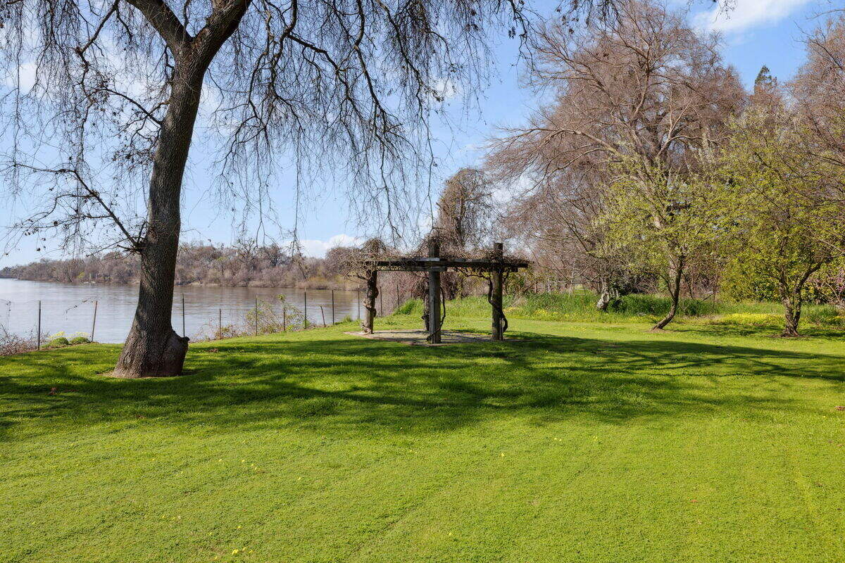 A picturesque pergola near the river offers the perfect spot to watch spectacular sunsets. Hollywood history took place steps away when John Ford filmed a 1935 Will Rogers movie along the riverbank.
