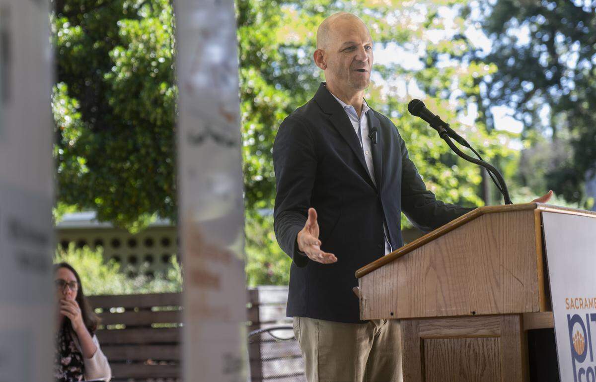 Sacramento Mayor Kevin McCarty speaks about the results of the homeless Point In Time count at the Unitarian Universalist Society of Sacramento on Wednesday, May 13, 2026.