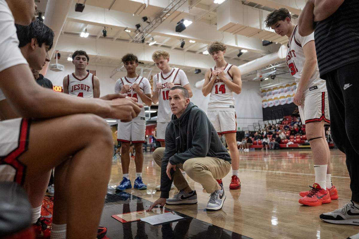 Jesuit Marauders boys basketball coach Tim Kelly talks with his team during a timeout in the first half in a game against the Granite Bay Grizzlies on Wednesday, Jan. 7 in Carmichael.