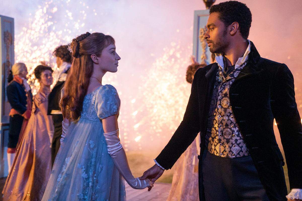 Phoebe Dynevor as Daphne Bridgerton and Regé-Jean Page as Simon Basset in “Bridgerton.” (Liam Daniel/Netflix/TNS)