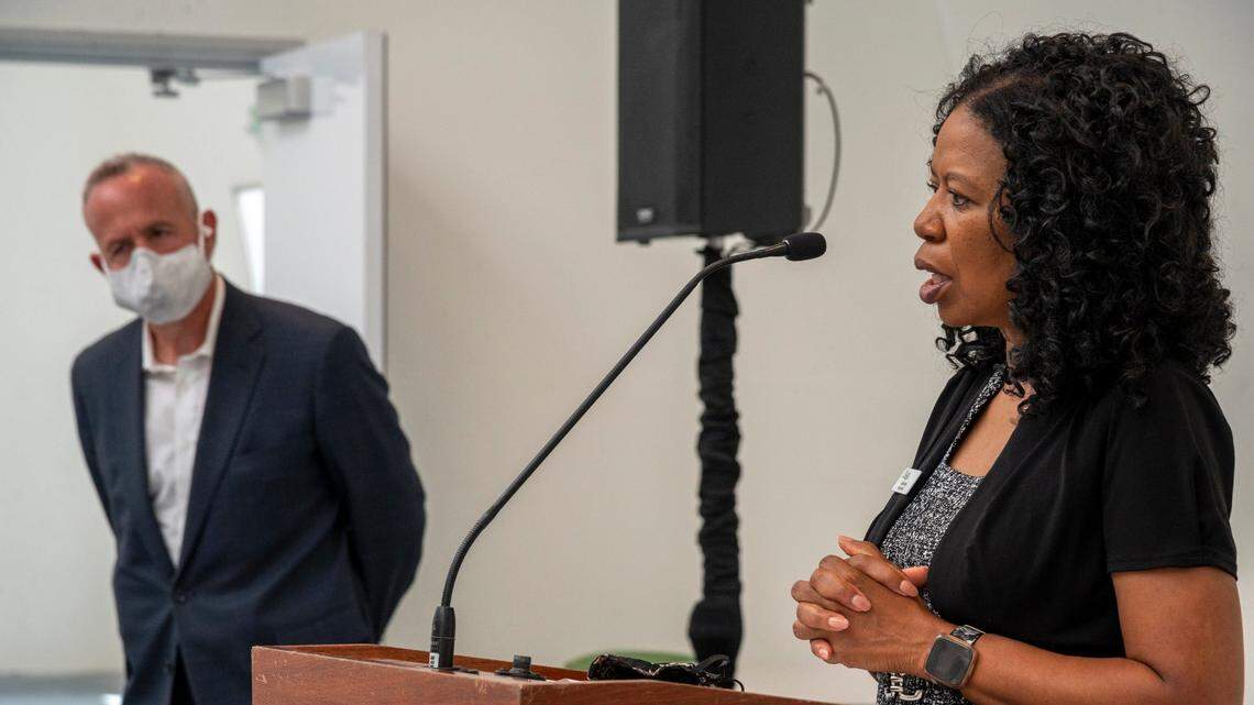 La Shelle Dozier, then the executive director of the Sacramento Housing and Redevelopment Agency, right, joins Sacramento Mayor Darrell Steinberg in 2020 at a news conference in Meadowview. Dozier has been named executive director of the Washington, D.C.-based Council of Large Public Housing Authorities.