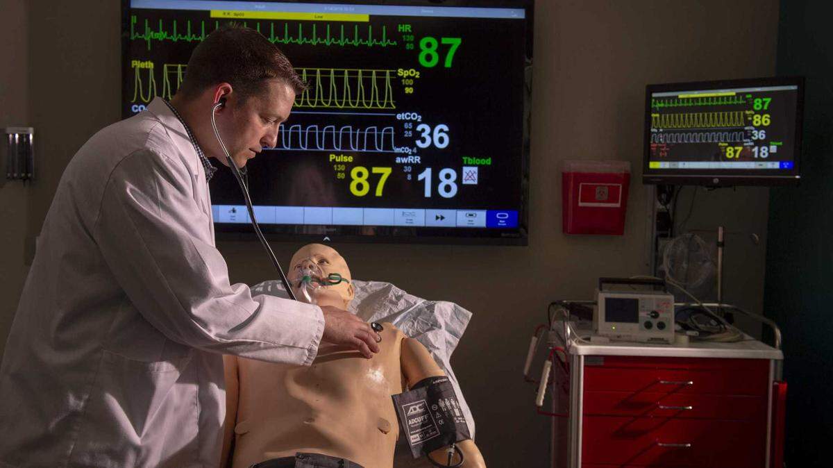 A physician’s assistant student practices examinations at the University of Pacific in Stockton. The school plans to open a medical and dentistry clinic in Sacramento’s Oak Park neighborhood as early as 2024.