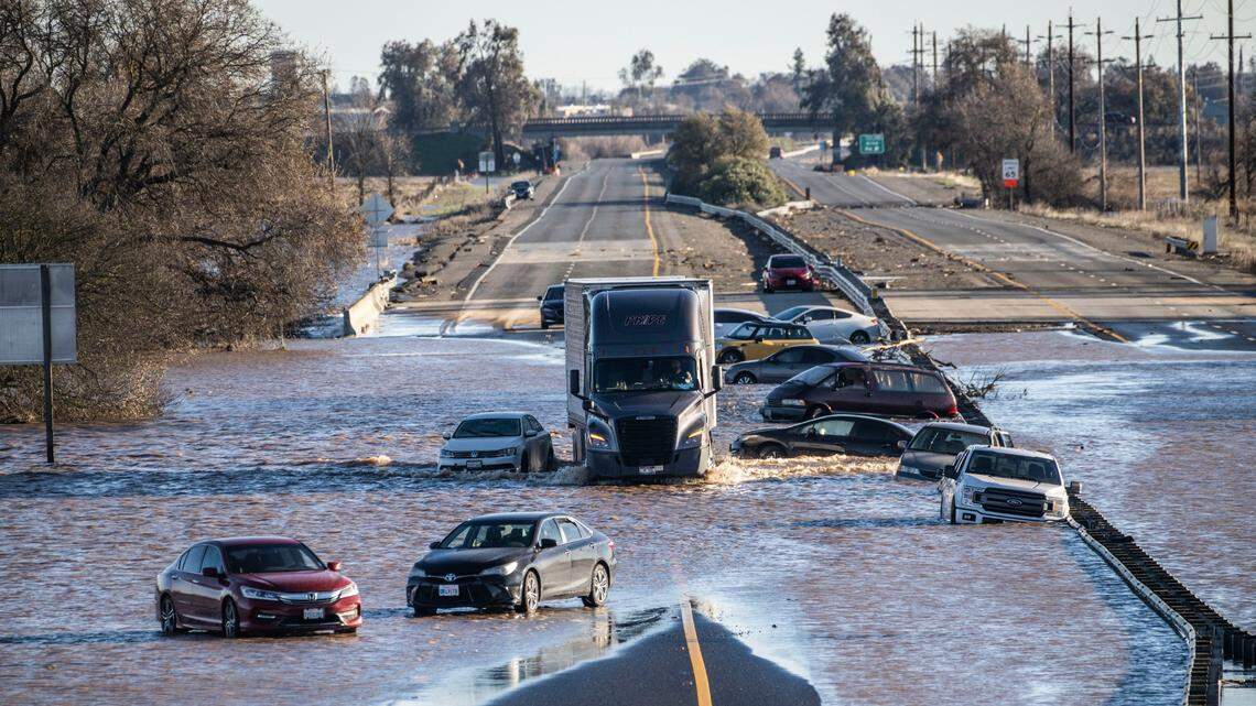 How do you navigate a flooded highway? Here are driving tips as Sacramento faces new storm