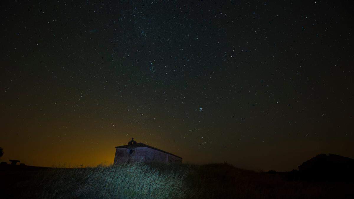 Stargazers might be in for a treat Monday night with an “all or nothing” meteor shower, as Earth passes through a disintegrating comet’s debris. (AP Photo/Alvaro Barrientos)