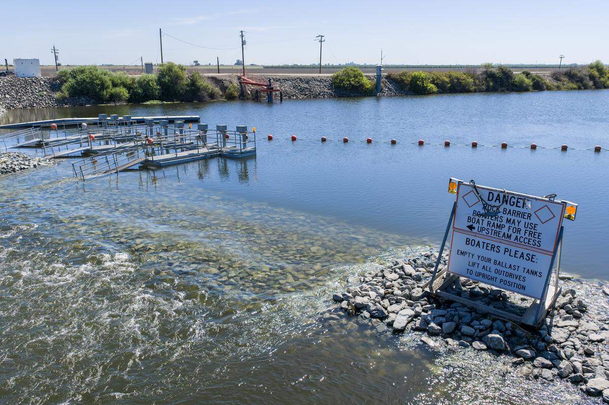 An image of a sign intended for boaters navigating the waterways as the California Department of Water Resources’ South Delta Temporary Barriers Project, which helps maintain water levels in the south Delta, goes underway. Temporary rock barriers have been installed at Old River near Tracy, Middle River, and Grant Line Canal, and aim to provide sufficient water amid pumping plant exports for agricultural activities.