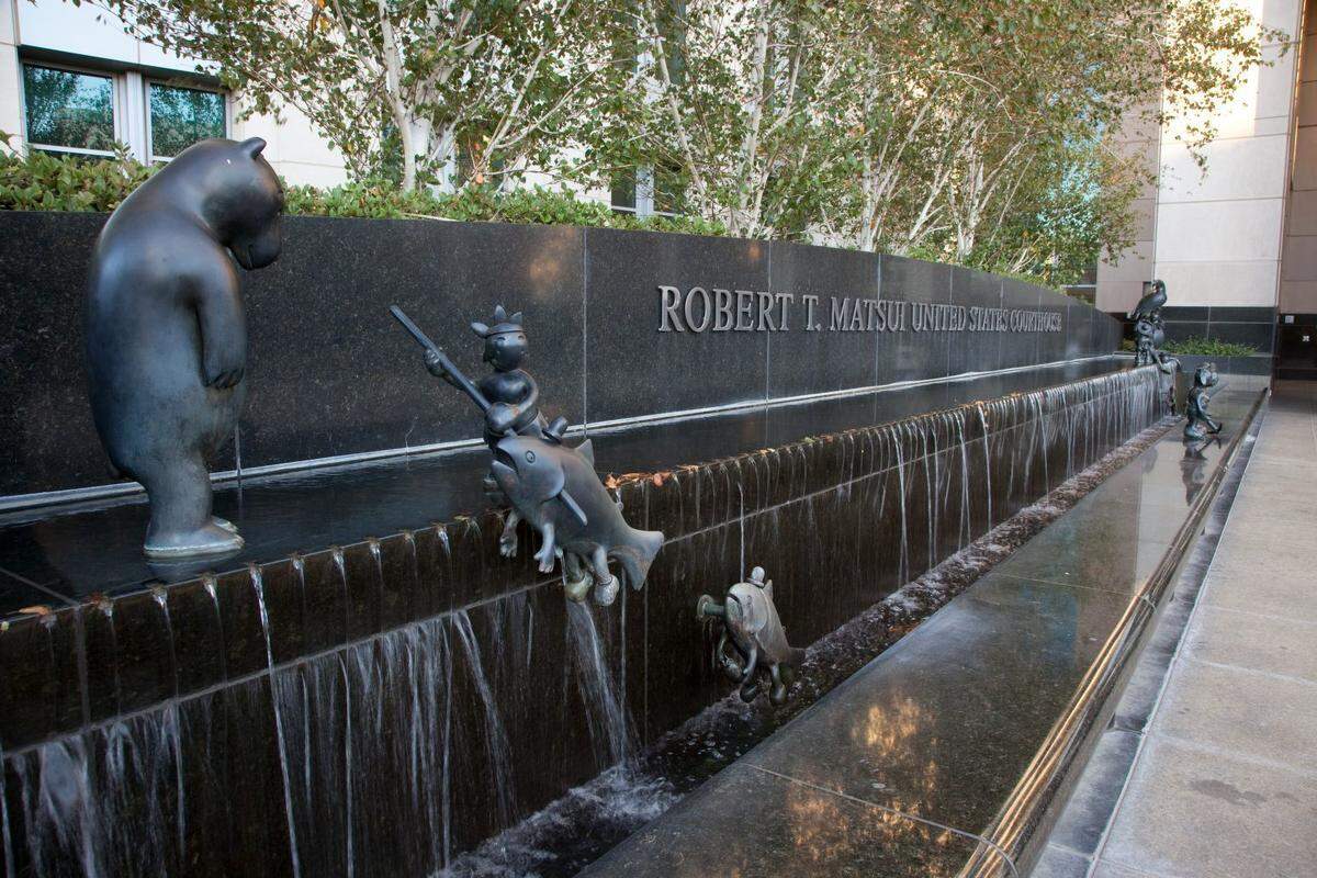 Sculpture “Gold Rush” at the Robert T. Matsui U.S. Courthouse.