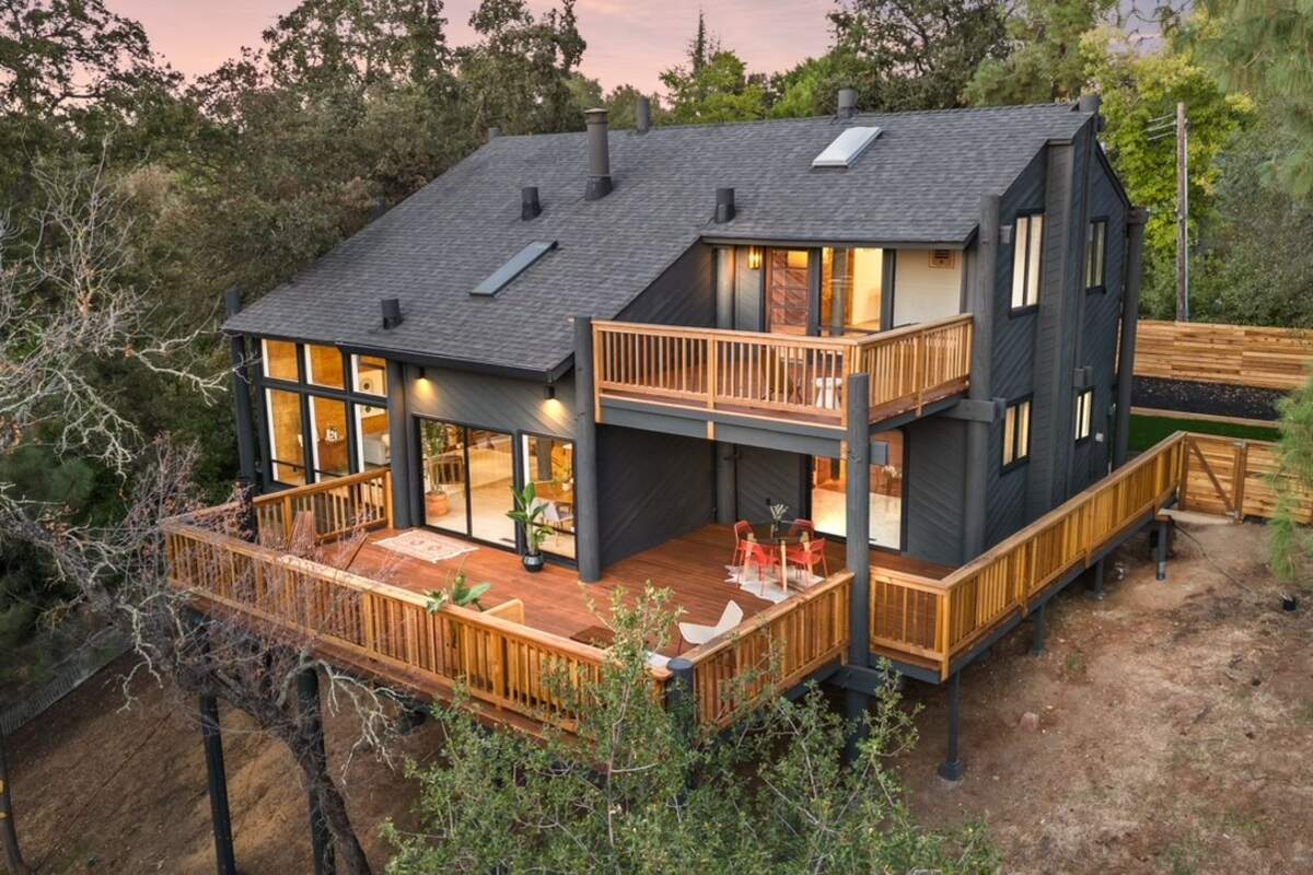 The Fair Oaks, California treehouse was remodeled and is now for sale for $849,000.